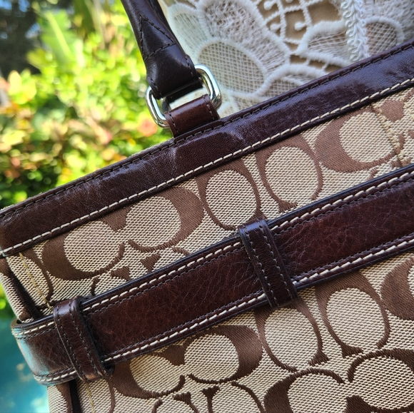 Fall Coach Bag! Beautiful Coach Monogram Shoulder bag in EUC - Picture 3 of 9
